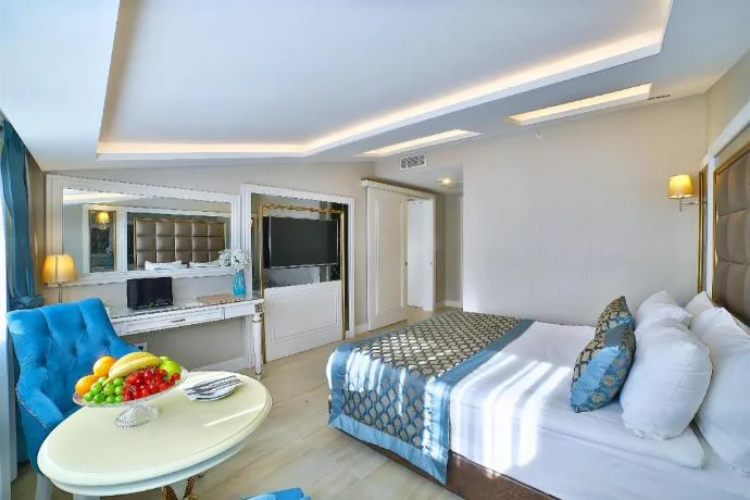 Büke Hotel Şişli Çift Kişilik Oda Şehir Manzaralı Balkon ve Oturma Alanı