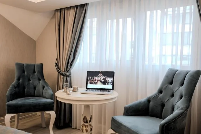 Büke Hotel Şişli Çift Kişilik Oda Lüks Banyo ve Tasarım Detayları